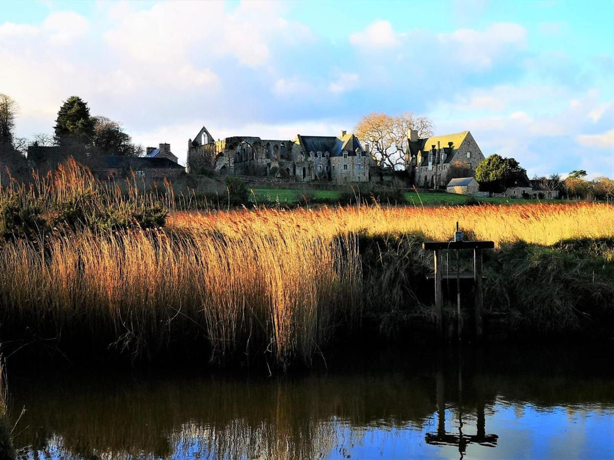 Gites "Le Clos De La Baie" Paimpol Exterior photo